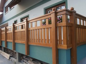 Moderna lesena balkonska ograja